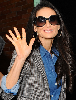 Деми Мур нашла в себе силы подать на развод. Деми Мур (Demi Moore)