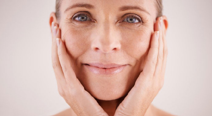 Прекрасные пятьдесят: новый крем Super Restorative Day от Clarins Прекрасные пятьдесят: новый крем Super Restorative Day от Clarins