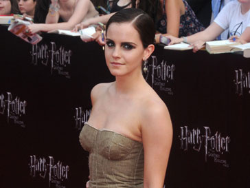 Эмма Уотcон (Emma Watson) провела выходные с родителями и бойфрендом Эмма Уотcон (Emma Watson) провела выходные с родителями и бойфрендом