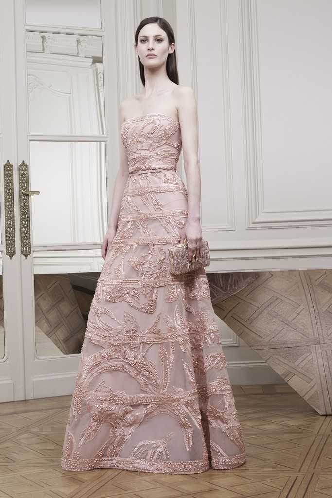 Платье с вышивкой