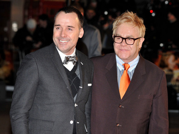 Дэвид Ферниш (David Furnish) и Элтон Джон (Elton John) выснят, кто из них биологический отец их сына Дэвид Ферниш (David Furnish) и Элтон Джон (Elton John) выснят, кто из них биологический отец их сына