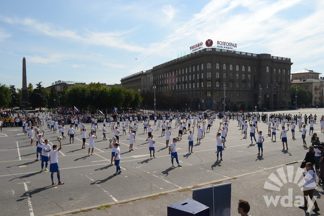 В Волгограде в честь 1000 дней до ЧМ-2018 состоялся флешмоб ЧМ-2018, флешмоб, футбол, мундиаль, Волгоград