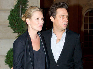 Кейт Мосс (Kate Moss) и Джейми Хинс (Jamie Hince) Кейт Мосс (Kate Moss) и Джейми Хинс (Jamie Hince)