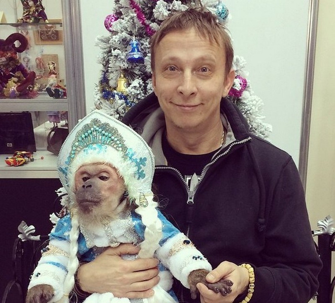 Иван Охлобыстин с символом 2016 года Иван Охлобыстин с символом 2016 года