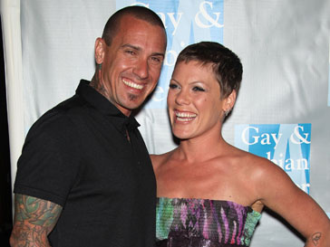 Пинк (Pink) и Кэри Харт (Carey Hart) Пинк (Pink) и Кэри Харт (Carey Hart)