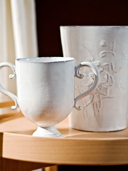 Ваза (Astier de Villatte), 10 725 руб., «Пурпур». Ваза (Astier de Villatte), 10 725 руб., «Пурпур».