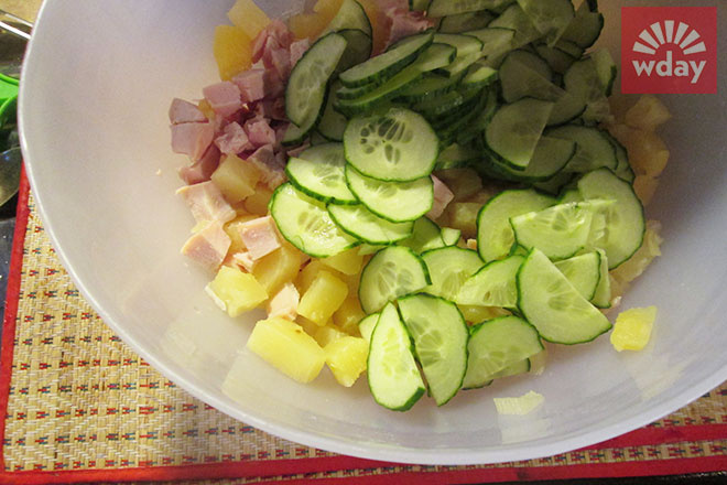 Салат с копченой курицей и ананасом рецепты на скорую руку фото