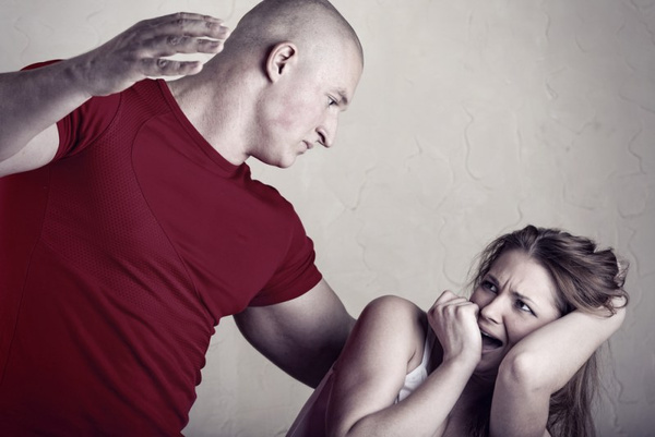 Муж бьет жену: что делать? Муж бьет жену: что делать?