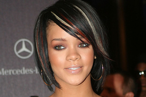 300x200_1_e5f73db0085fecddad4e664303deff85@1467x1233_0xd42ee437_12795916141436343953 Стрижка каре