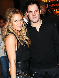 Хилари Дафф с мужем Майком Комри. Хилари Дафф(Hilary Duff) и Майк Комри (Mike Comrie)