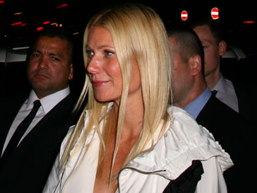 Гвинет Пэлтроу (Gwyneth Paltrow) забавляет акцент ее детей Гвинет Пэлтроу, Gwyneth Paltrow,