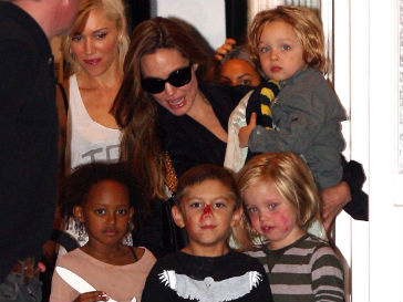 Анджелина Джоли (Angelina Jolie) нанесла дружеский визит Гвен Стефани Анджелина Джоли (Angelina Jolie) нанесла дружеский визит Гвен Стефани