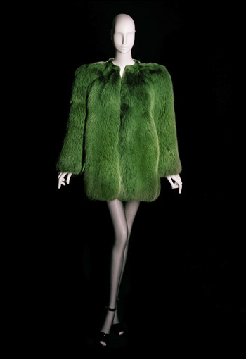 Шуба из меха лисы и босоножки, Yves Saint Laurent весна-лето 1971 Шуба из меха лисы и босоножки, Yves Saint Laurent весна-лето 1971