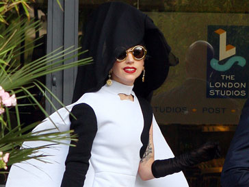 Леди ГаГа (Lady GaGa)родственница Мадонны (Madonna) в девятом колене Леди ГаГа (Lady GaGa) родственница Мадонны (Madonna) в девятом колене