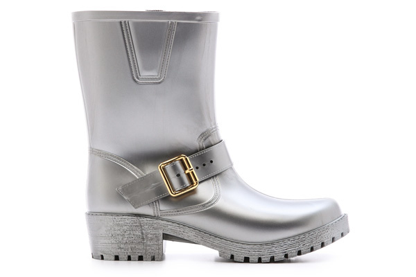 Резиновые сапоги Marc by Marc Jacobs, 218 долларов Резиновые сапоги Marc by Marc Jacobs, 218 долларов