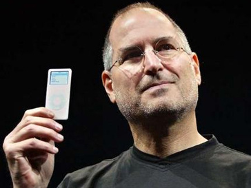 Стив Джобс с iPod Стив Джобс с iPod