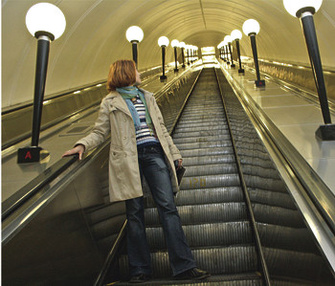 Девушка в метро