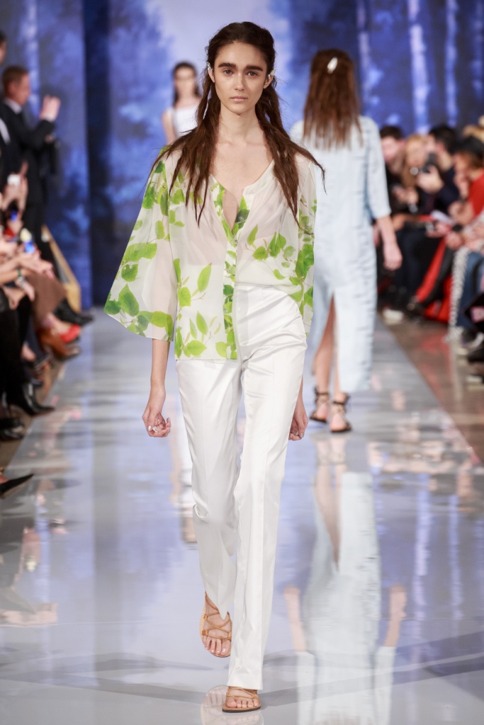 Белая береза: показ весенне-летней коллекции A LA RUSSE Anastasia Romantsova Мода на Elle.ru
