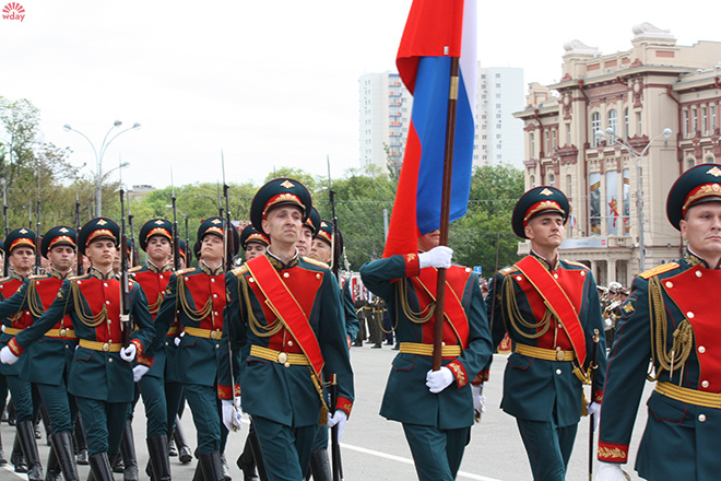 В Ростове прошел парад, посвященный Великой Победе В Ростове прошел парад, посвященный Великой Победе