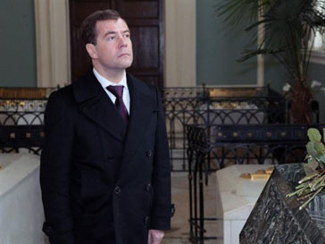 Дмитрий Медведев подписал указ, запрещающий Муаммару Каддафи пересекать российскую границ Дмитрий Медведев подписал указ, запрещающий Муаммару Каддафи пересекать российскую границу