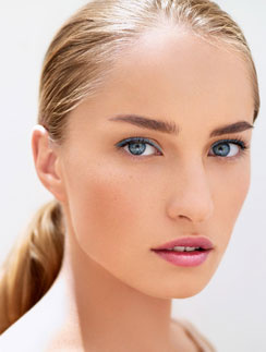 Вариант летнего макияжа от Clrins Clarins