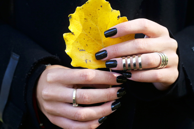 Черный, желтый и еще 8 цветов, в которые не стоит красить ногти