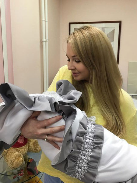 Дарья Пынзарь выписалась из роддома Дарья Пынзарь выписалась из роддома