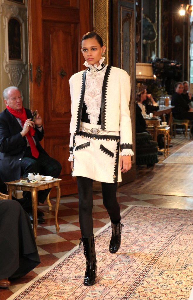 Показ Chanel Métiers d'Art 2014 в Зальцбурге