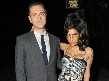 Рэг Трэвисс (Reg Traviss) и Эми Уайнхаус (Amy Winehouse) встречаются два года Рэг Трэвисс (Reg Traviss) и Эми Уайнхаус (Amy Winehouse) встречаются два года