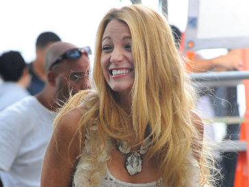 Блейк Лайвли (Blake Lively) нашла утешение у Райана Рейнолдса Блейк Лайвли (Blake Lively) нашла утешение у Райана Рейнолдса