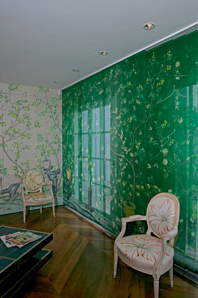 Жалюзи, роспись по шелку, De Gournay, салон DeLuxe Home Creation, шоу-рум De Gournay. Жалюзи, роспись по шелку, De Gournay, салон DeLuxe Home Creation, шоу-рум De Gournay.