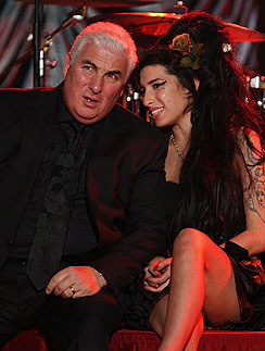 Отец Эми Уайнхаус приучил ее к хорошей музыке. Эми Уайнхаус (Amy Winehouse)
