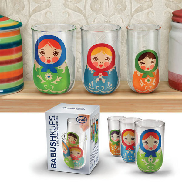 Стаканы Babushkups, стекло, Fred studio Набор из трех стаканов мал-мала-меньше, которые убираются один-в-один по образцу матрешек. Яркое решение для сервировки «а-ля рюсс». Стаканы Babushkups, стекло, Fred studio Набор из трех стаканов мал-мала-меньше, которые убираются один-в-один по образцу матрешек. Яркое решение для сервировки «а-ля рюсс».