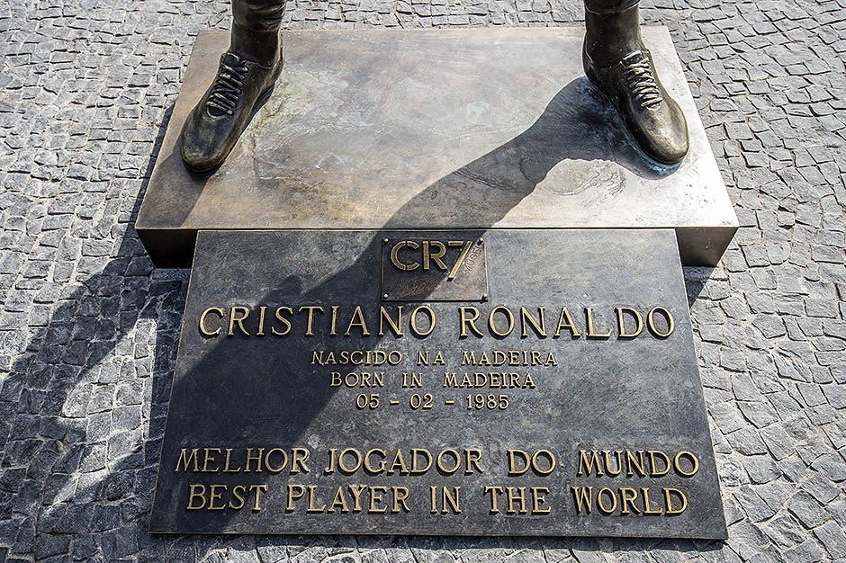 Памятник Криштиану Роналду на Мадейре