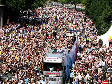 «Love Parade» закончился трагедией «Love Parade» закончился трагедией