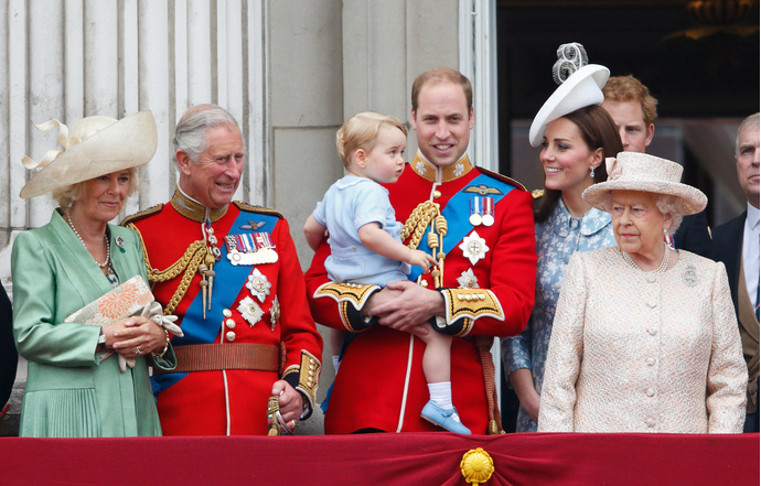 Камилла Боулз, принц Чарльз, принц Уильям с Георгом, Кейт Миддлтон и Елизавета II