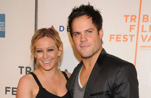 Хилари Дафф (Hilary Duff) и ее муж Майк Комри (Mike Comrie) Хилари Дафф (Hilary Duff) и ее муж Майк Комри (Mike Comrie)