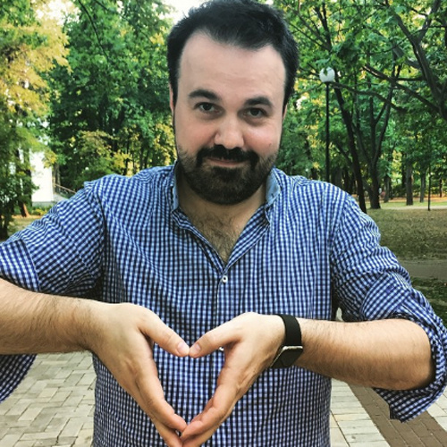 Резидент Comedy Club рассказал, как пережил смерть дочери Резидент Comedy Club рассказал, как пережил смерть дочери