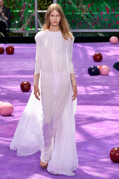 София Мечетнер на показе Dior Couture осень-зима 2015/16 София Мечетнер на показе Dior Couture осень-зима 2015/16