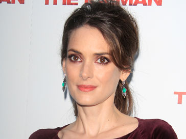 Вайнона Райдер (Winona Ryder) умеет "гадать" по туфлям Вайнона Райдер (Winona Ryder) умеет "гадать" по туфлям