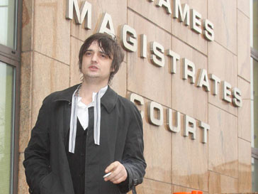 Пит Доэрти (Pete Doherty) отрицает свою вину Пит Доэрти (Pete Doherty) отрицает свою вину