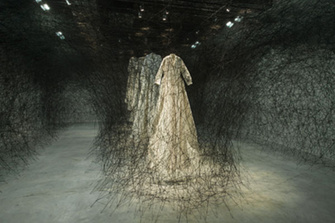 Инсталляция Тихару Сиота (Chiharu Shiota) Инсталляция Тихару Сиота (Chiharu Shiota)