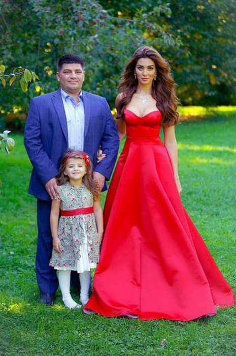 С мужем Александром и дочкой Лерочкой Миссис Земной шар, Missis Globe 2015 Анна Кудрявцева 2015 фото