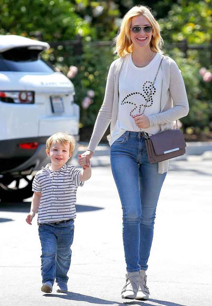 Дженьюари Джонс