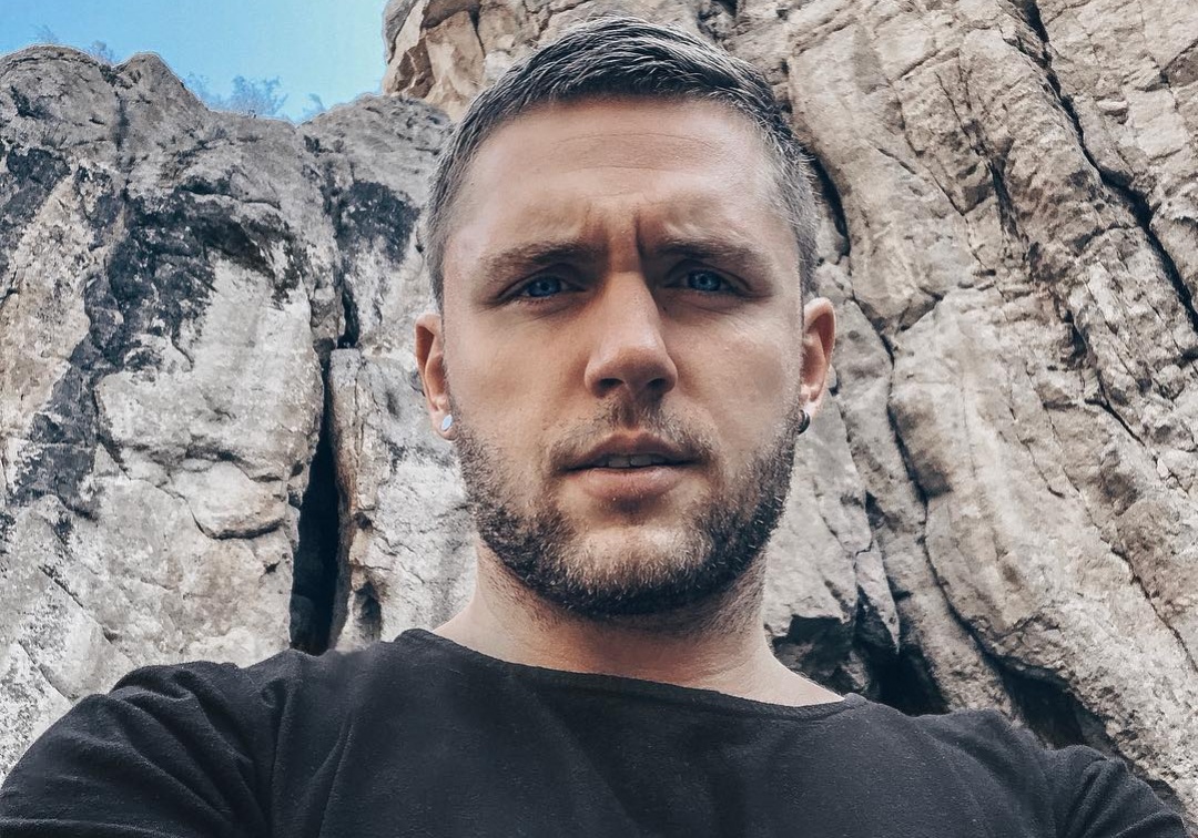 После разрыва с Дакотой Соколовский решил покорить Эльбрус | WOMAN