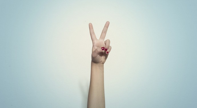Следите за руками: как распознать популярные жесты