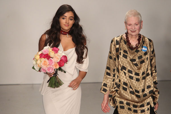 Вивьен Вествуд с внучкой на показе Vivienne Westwood Red Label Вивьен Вествуд с внучкой на показе Vivienne Westwood Red Label