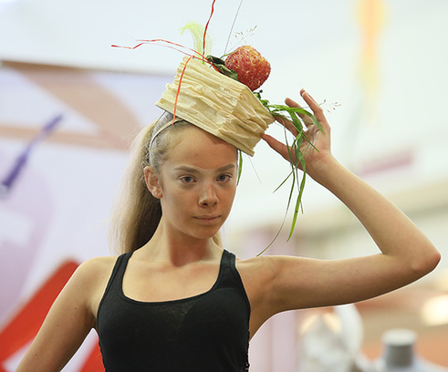 показ бумажной моды Paper Fashion Art показ бумажной моды Paper Fashion Art