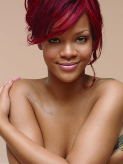 Раньше Рианна (Rihanna) рекламировала только косметику. Раньше Рианна (Rihanna) рекламировала только косметику.
