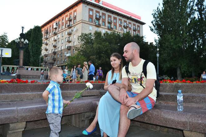 Флешмоб женственности в Волгограде фото Красивые женщины в платьях фото